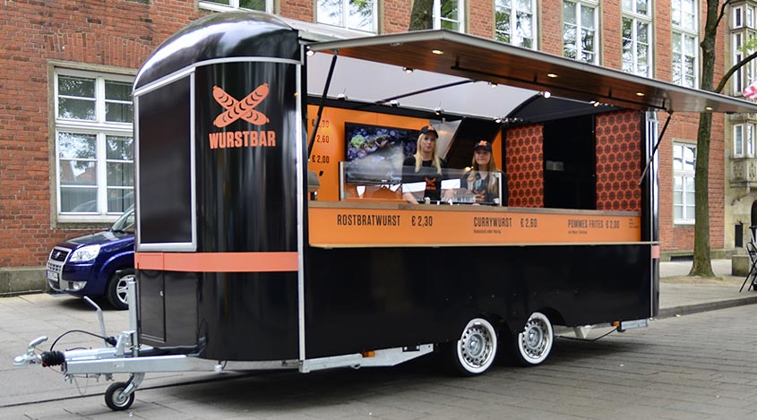 Hanseatischer Wurstwagen, Imbisswagen mit Kunden